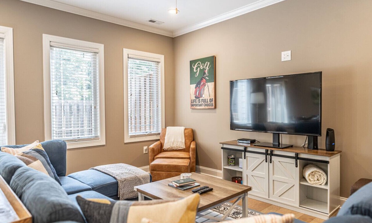 Southern Pines Villa | Mulligan Manor- 0.2 mile walk to Vitos Ristorante and Pizzeria and many others!