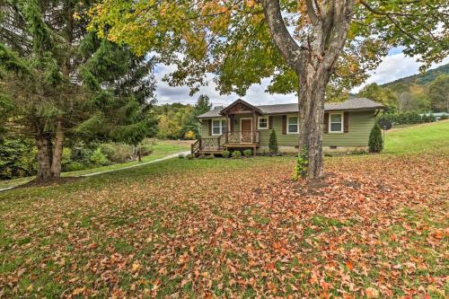 Frank House | Near Hiking + Wineries! Newland Retreat w/Creek