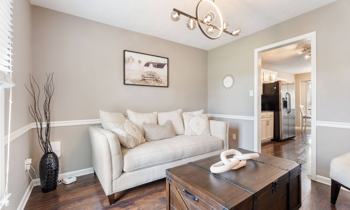 South View House | Near Lake, Shops & I-95 1Gig WiFi Fenced Yard Fort Bragg Fayetteville