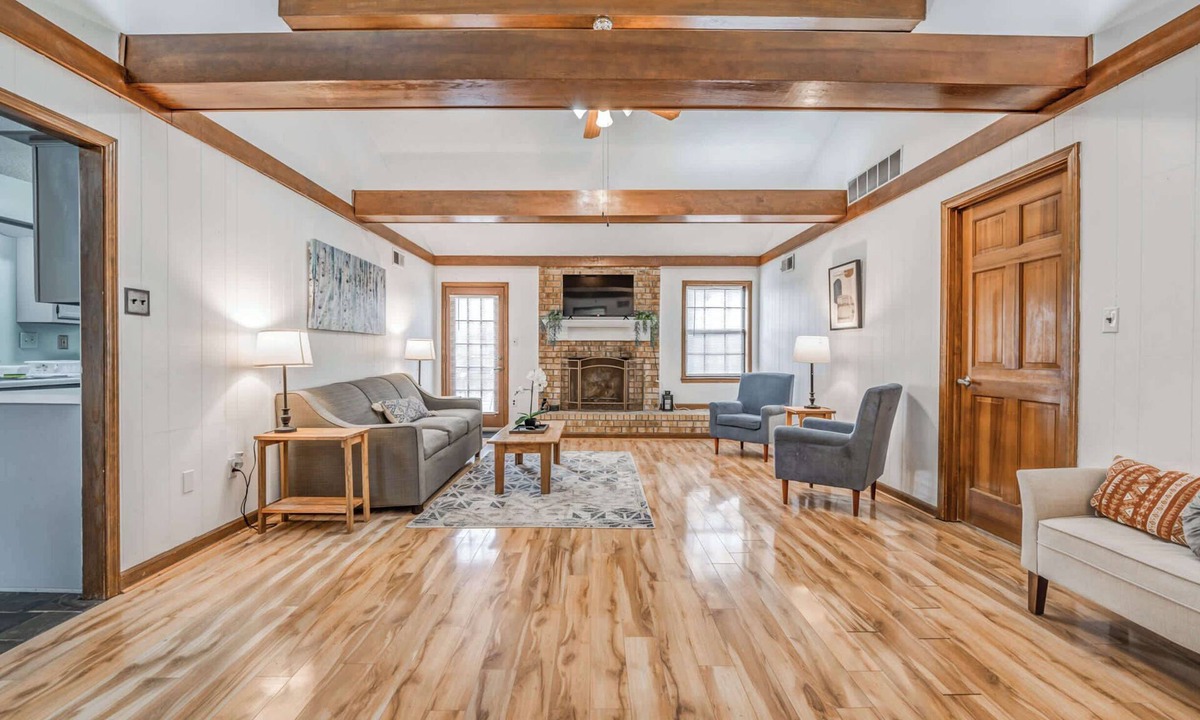 Cordova House | Near Shelby Farms & Greenline- Cordova Comfort