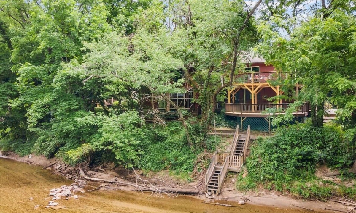 Cullowhee Cabin | Near WCU~Fire Pit~Hot Tub~Game Room~River Front!