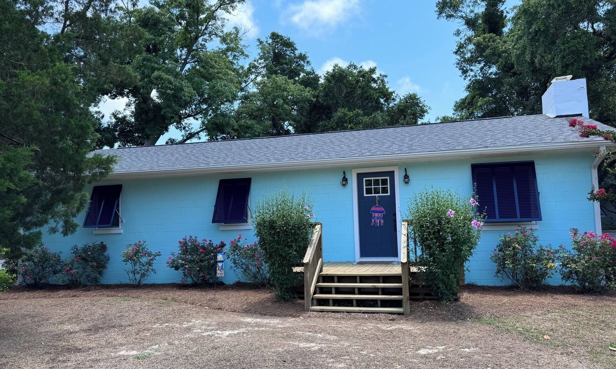 Cape Carteret House | NEW 2024 in ground pool! House near Emerald Isle