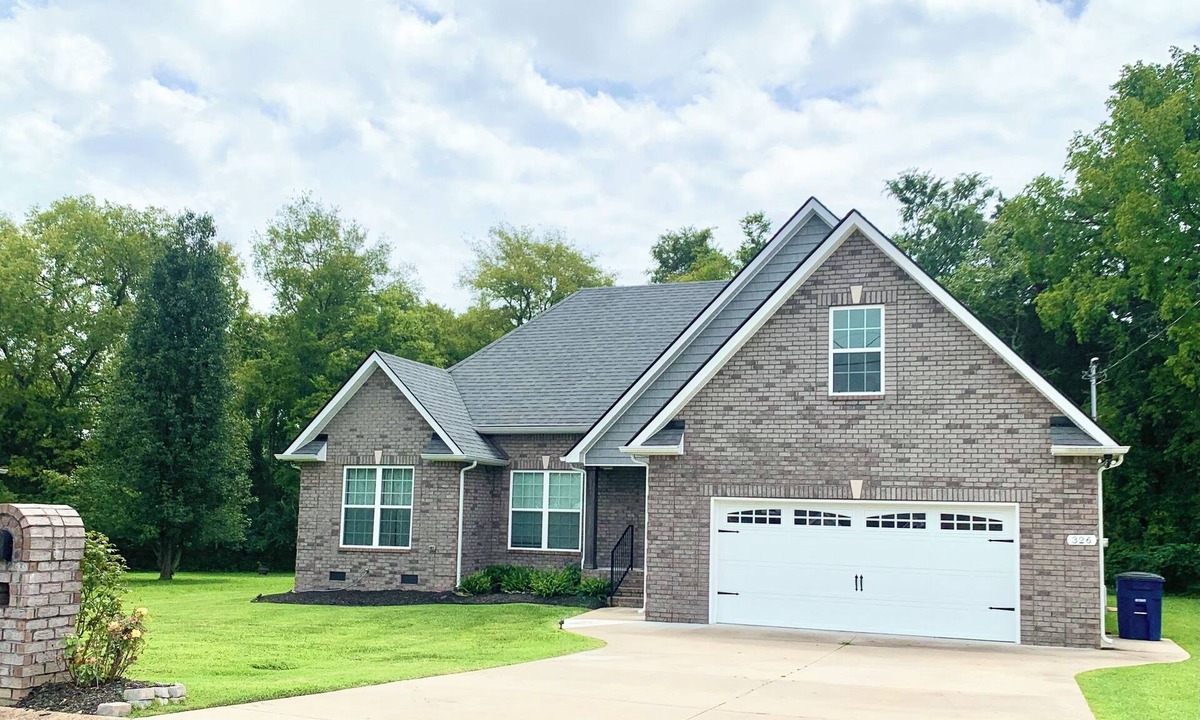 Shelbyville House | NEW 4 Bdrm house in Shelbyville - great neighborhood, 2 mi to Cooper Steel Arena