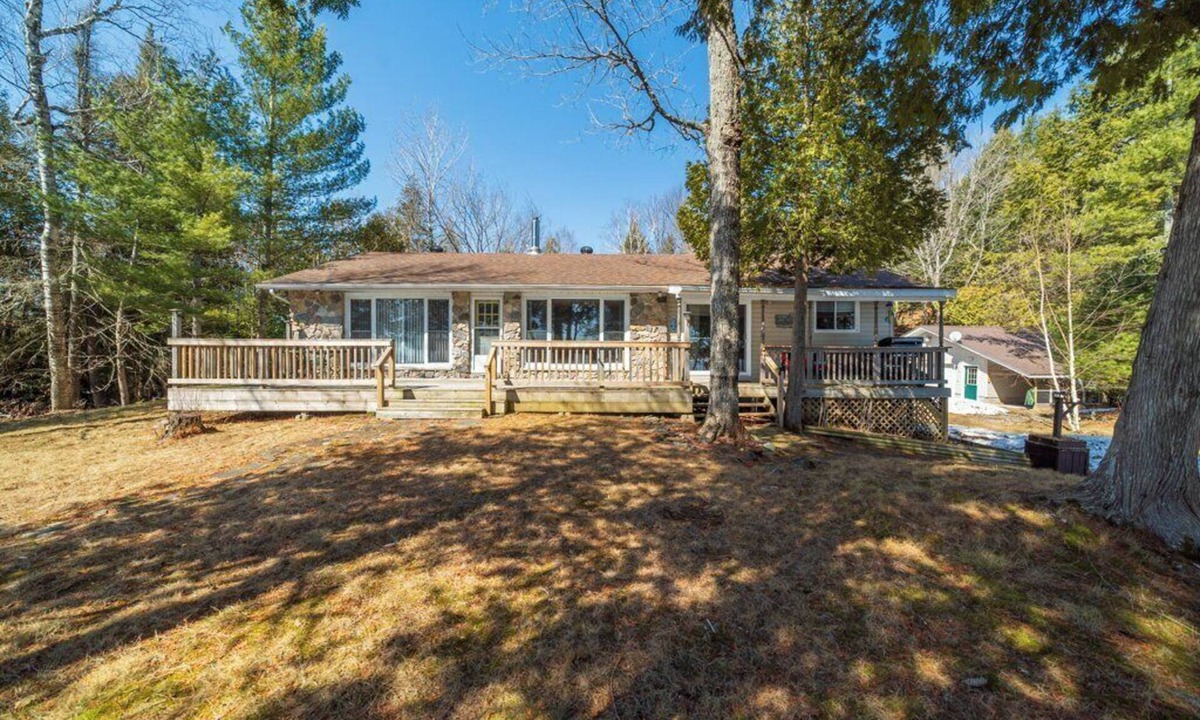 North Frontenac Cottage | NEW! Nature Lover's Retreat- Family friendly cottage on Malcolm Lake