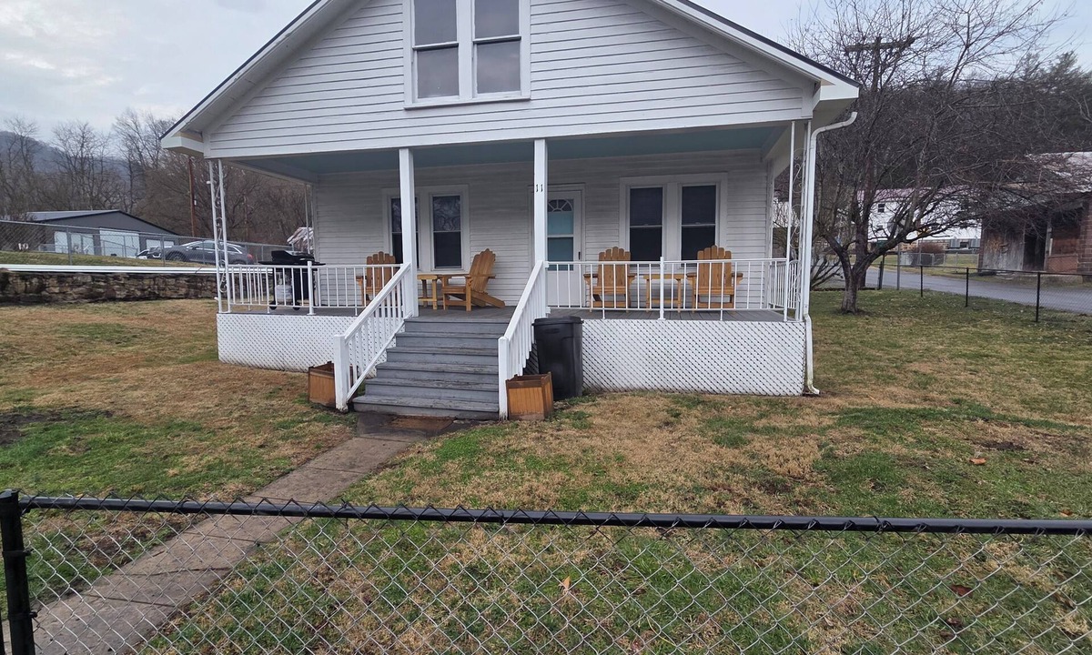 Meadow Bridge House | New River Gorge Riverview Home in Meadow Creek. 3 bedroom, 1 bath, fenced yard