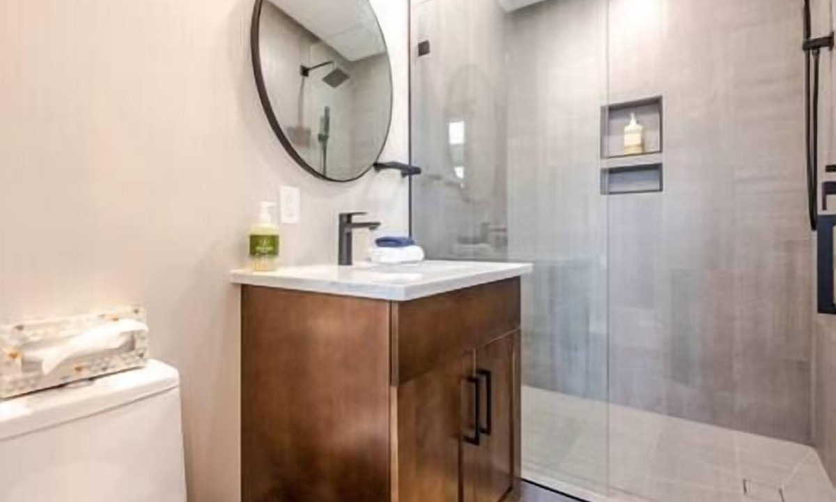 East Kootenay Apartment | New Studio/Fireplace/King Bed/Fabulous Views