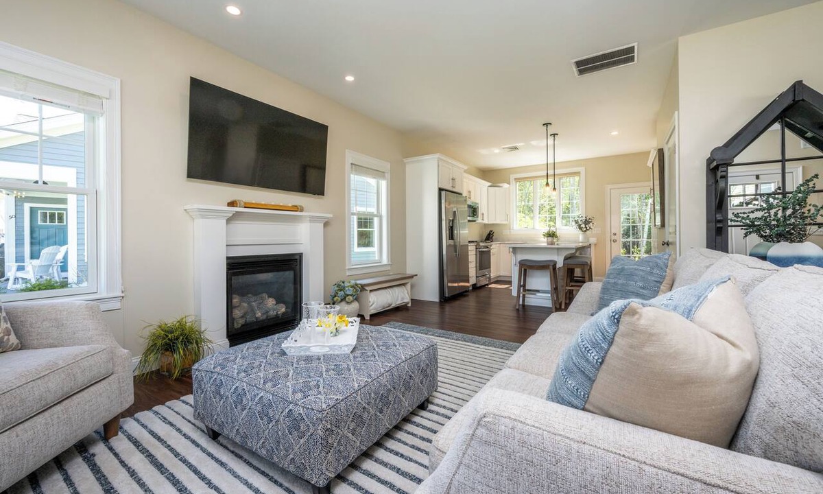 Arundel Cottage | New Tranquil cottage w/AC, heated pools and game room, close to local beaches.