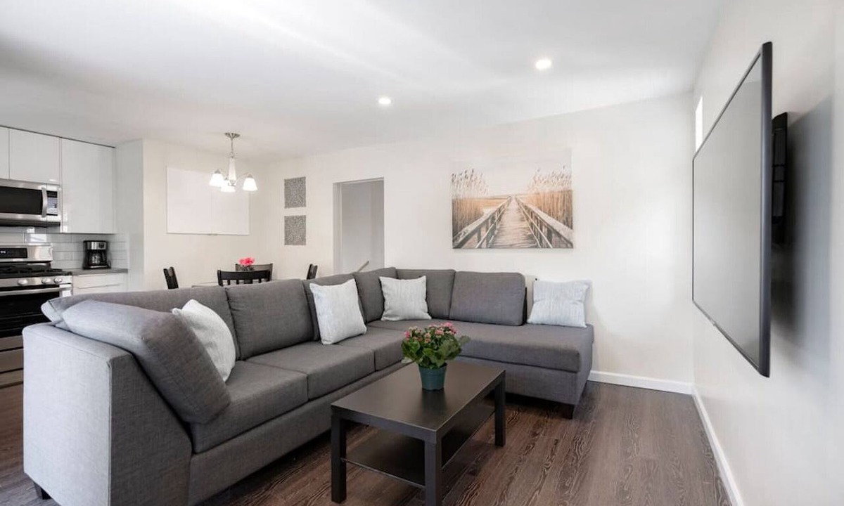 Kitsilano Apartment | Newly Reno`d 2 bdrm Kitsilano Centrally Located