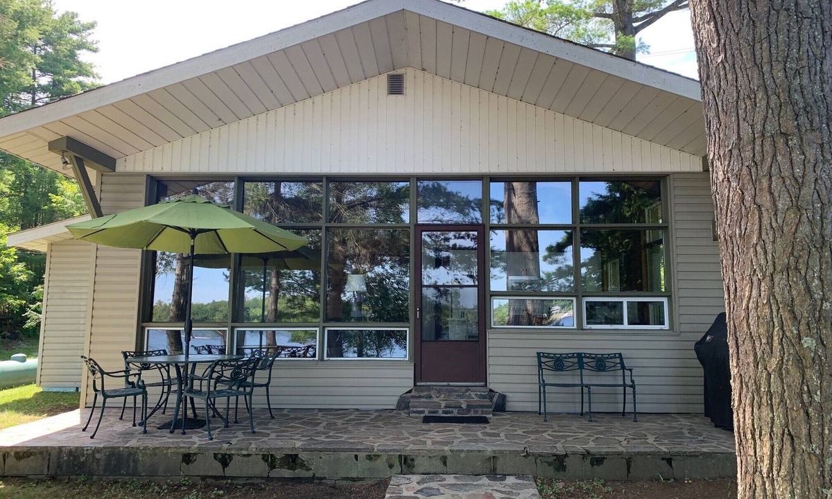 Honey Harbour Cottage | Newly renovated family cottage on Georgian Bay steps from Honey Harbour