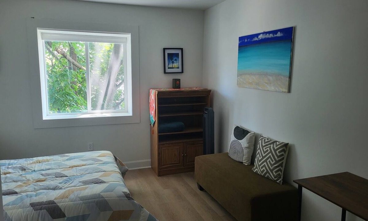 Oakwood Village House | Newly renovated suite, centrally located with full kitchen