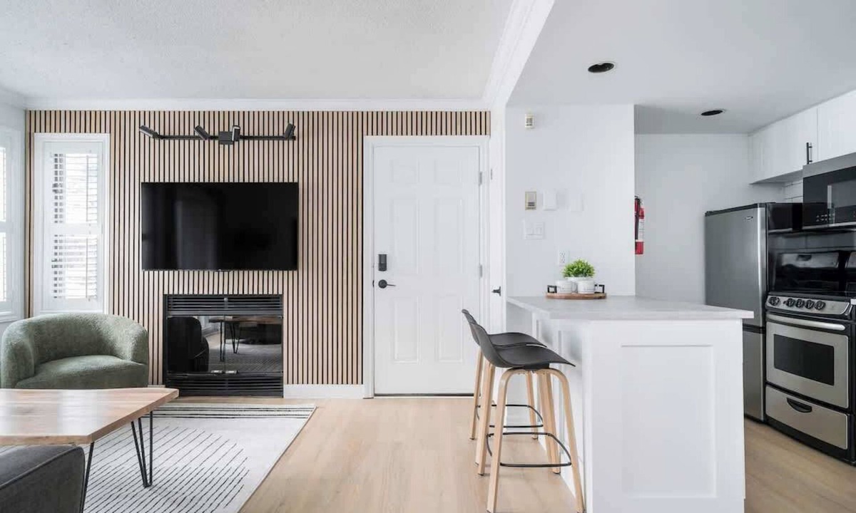 Craigleith Apartment | Nordic Nook - Pool & Shuttle with Patio