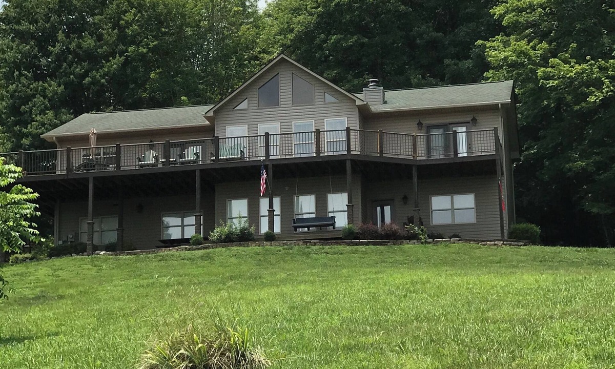 La Follette House | NORRIS LAKE FRONT RENTALS: SHANGHAI LAKE VIEW PARADISE WITH DOCK SLIPS & VIEWS