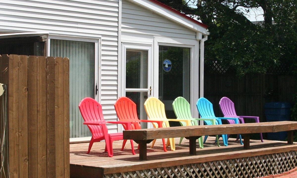 Northeast Virginia Beach Cottage | NORTH END! Flamingo Cottage - 1 block to beach, all linens, excellent reviews!