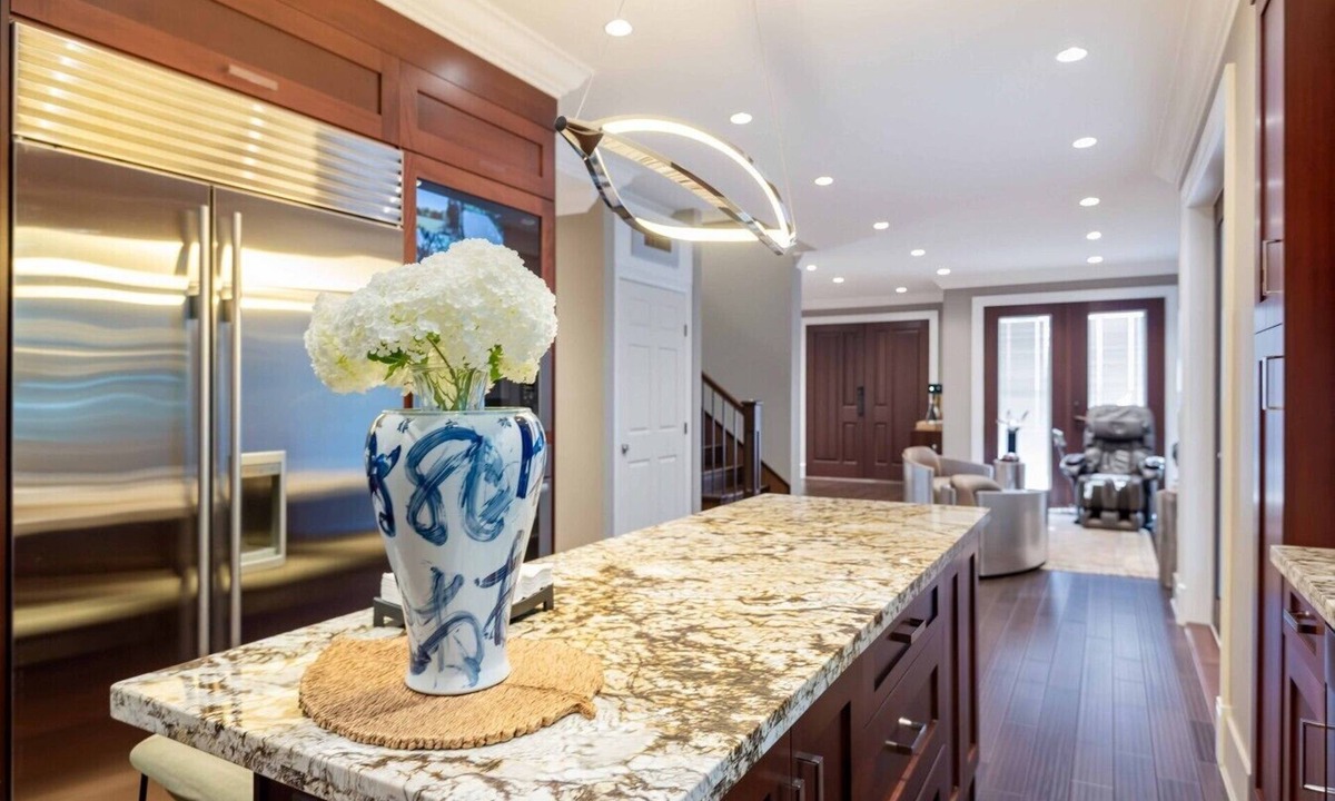 Dundarave House | Ocean View House with A/C – Quiet & Scenic Escape