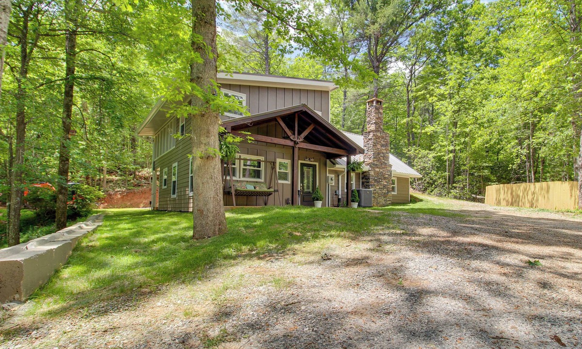 Dahlonega Cabin | On-Site Biking Trails! Dahlonega Adventure Base