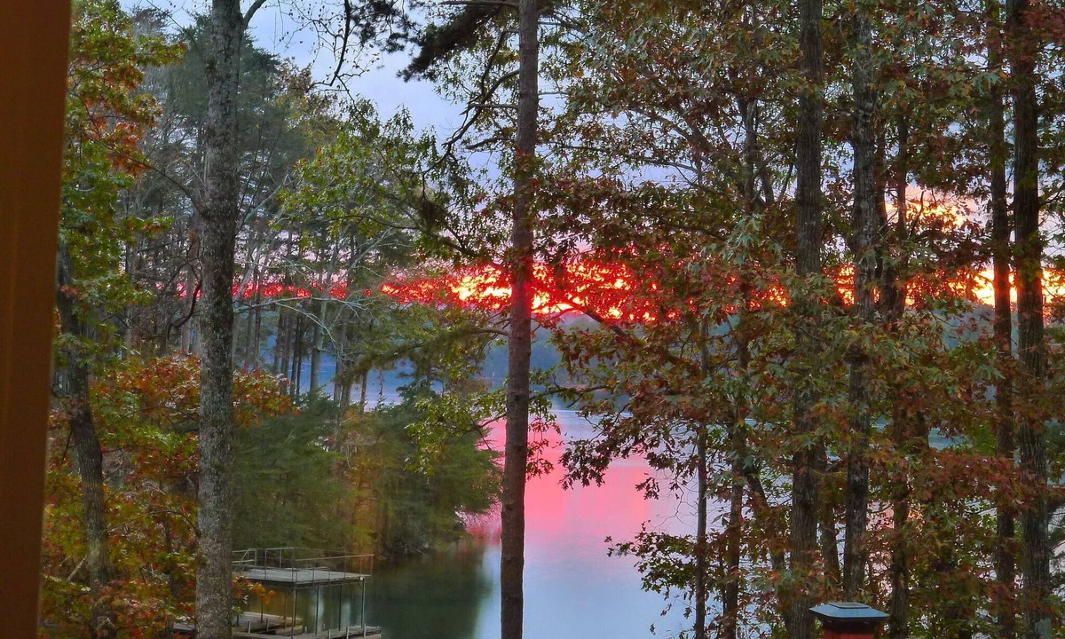 Cumming House | On the Lake Executive furnished retreat. Lake views, sunsets and private dock