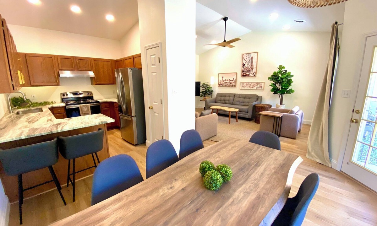 Cedar Bluff Condo | One Level, KING Master, 3-Bed 2-Bath Luxury in Knoxville TN