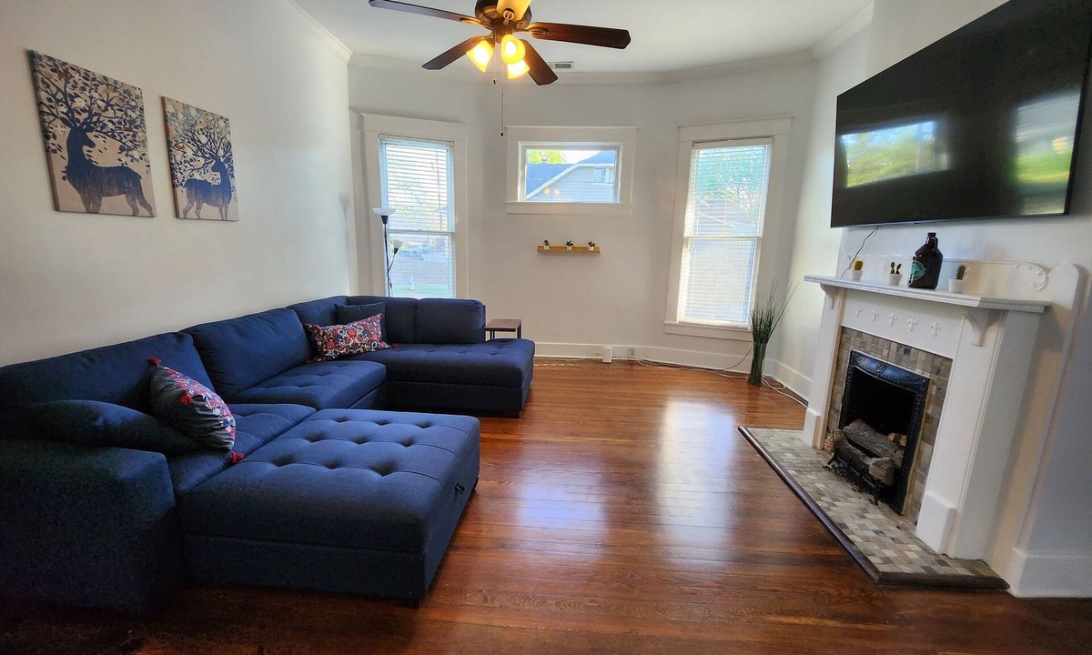 Midtown House | Overton Square - Spacious & Central