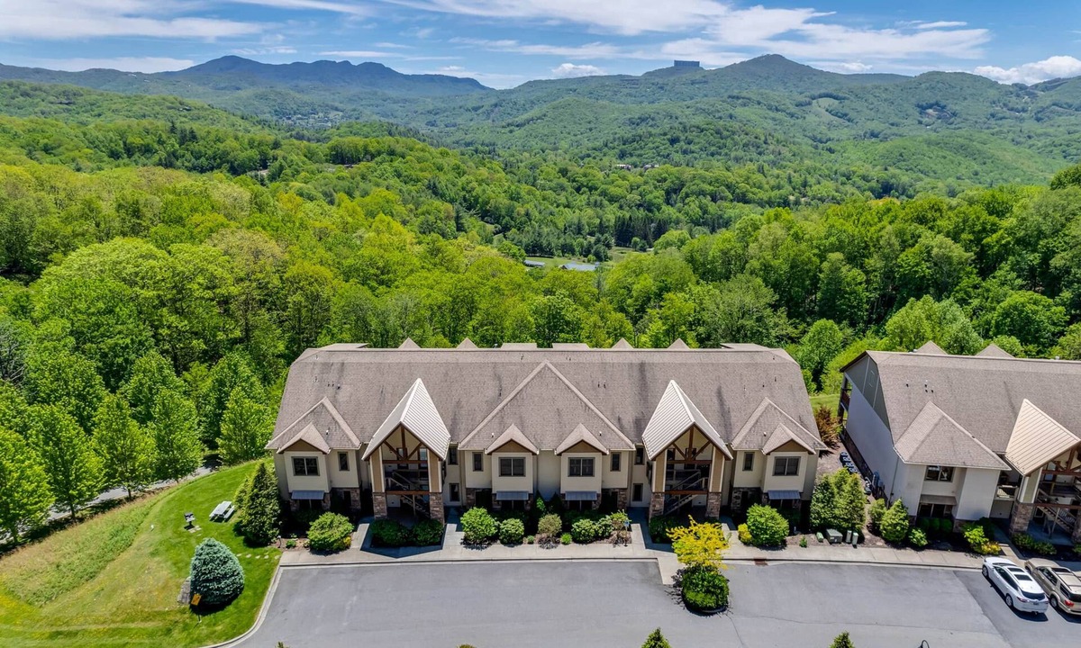 Banner Elk Condo | Panoramic Luxury Retreat with Mountain View’s