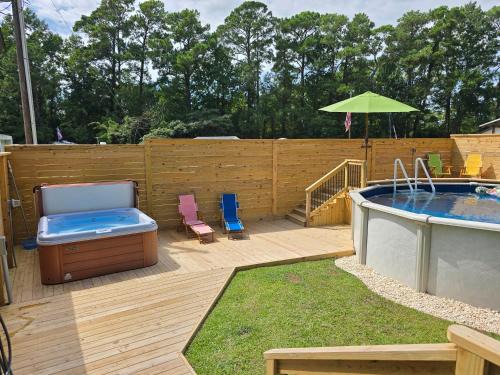 Peletier House | Paradise with a Hottub & Pool, 3 miles to beach