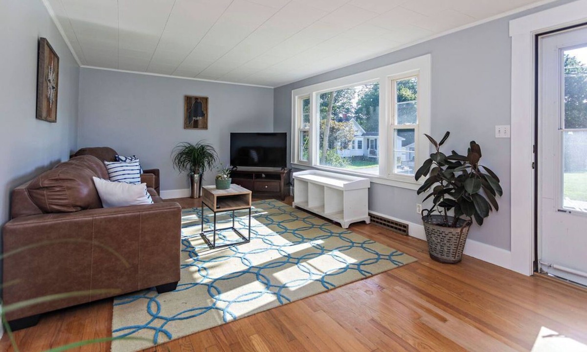 Pond Cove House | Pastoral Tranquil Walkable to Trails Dining Shopping Secure Bike Boat Storage