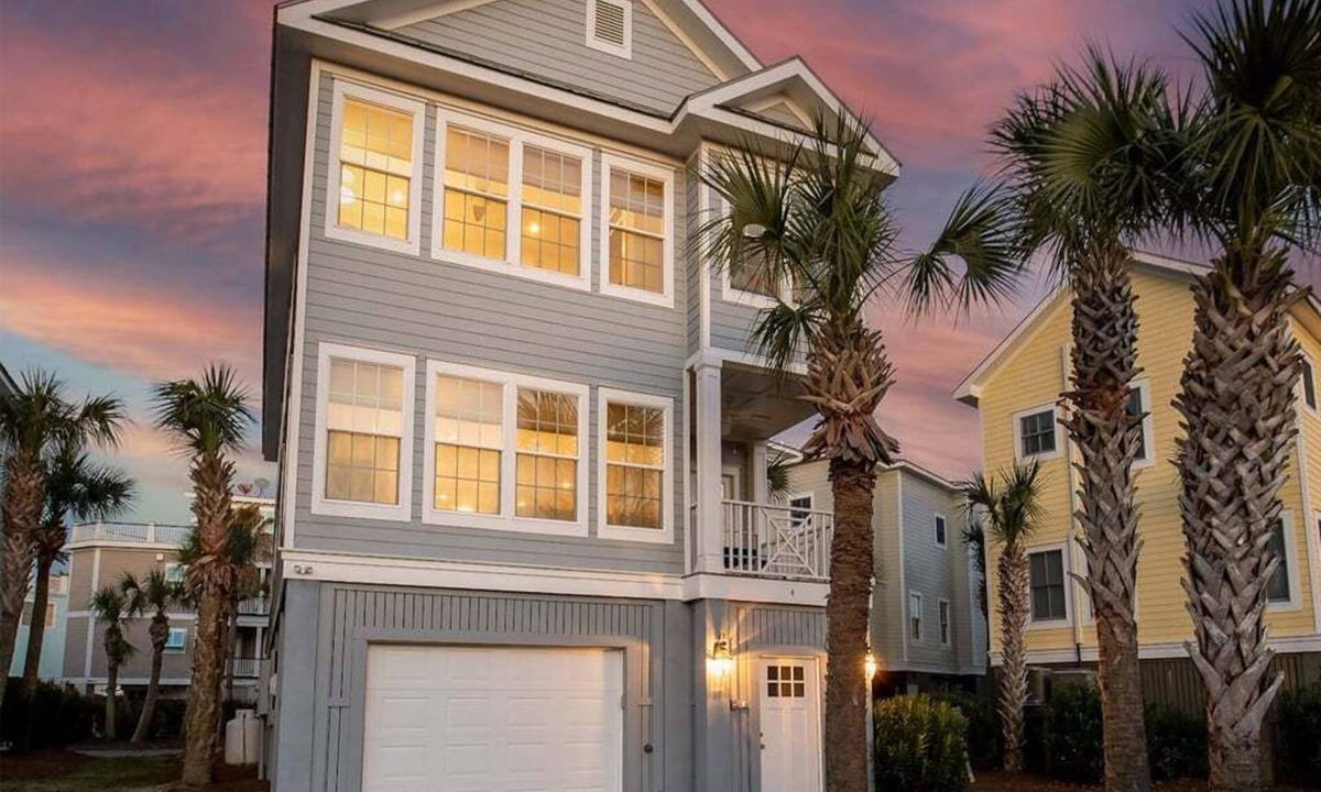 Isle of Palms House | Pavilion a la Plage on Isle of Palms PORCH, GAS GRILL, STEPS FROM THE BEACH!
