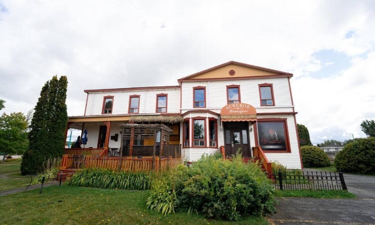 Amqui Hotel | Pavillon Beauséjour