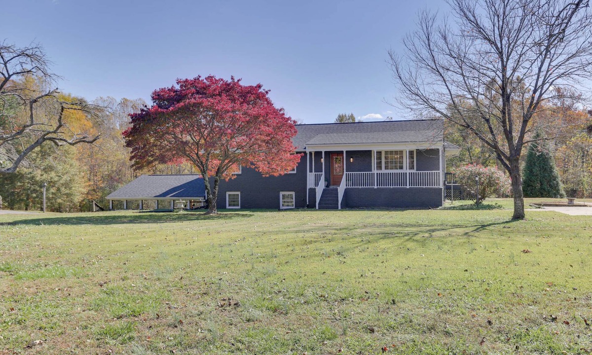 New Kent House | PEACEFUL 25 ACRE GETAWAY FOR FAMILY GATHERINGS