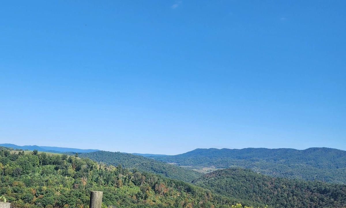 North Fork Cabin | Peaceful country rustic glamping cottage- stargazing and mountain views