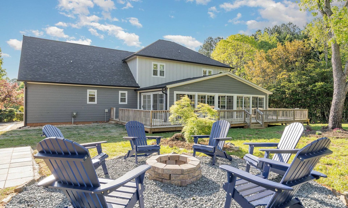 Mint Hill House | Peaceful Family Home: Game Room w/Bar, Fire pit, Grill, Playground, Bunkbed