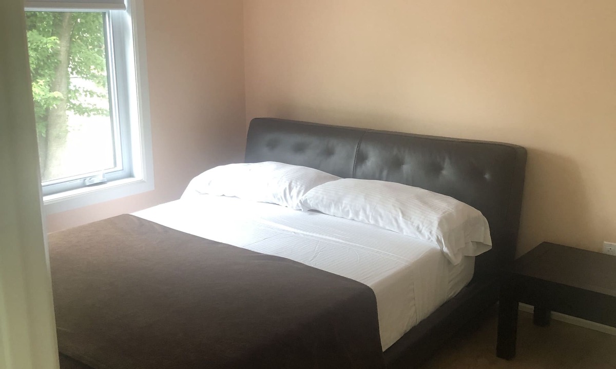 Pointe Claire Apartment | Peaceful oasis near airport private entrance.