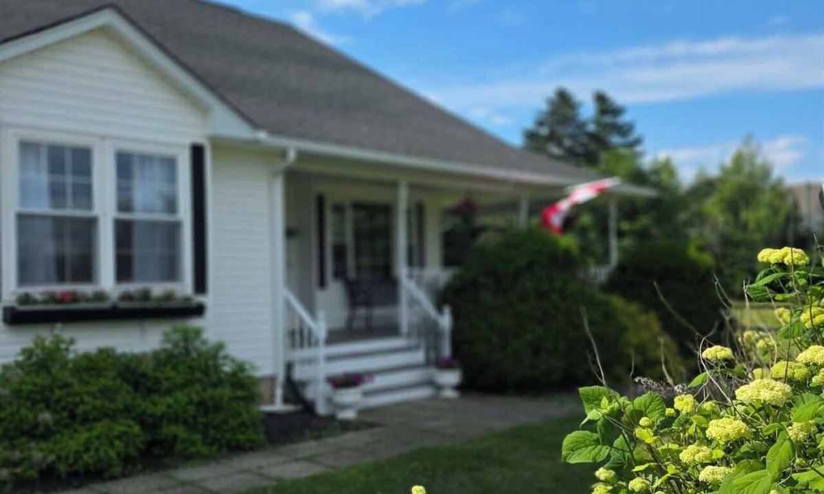 Grand Barachois House | PEACEFUL QUIET GETAWAY WITH PRIVATE BEACH ACCESS