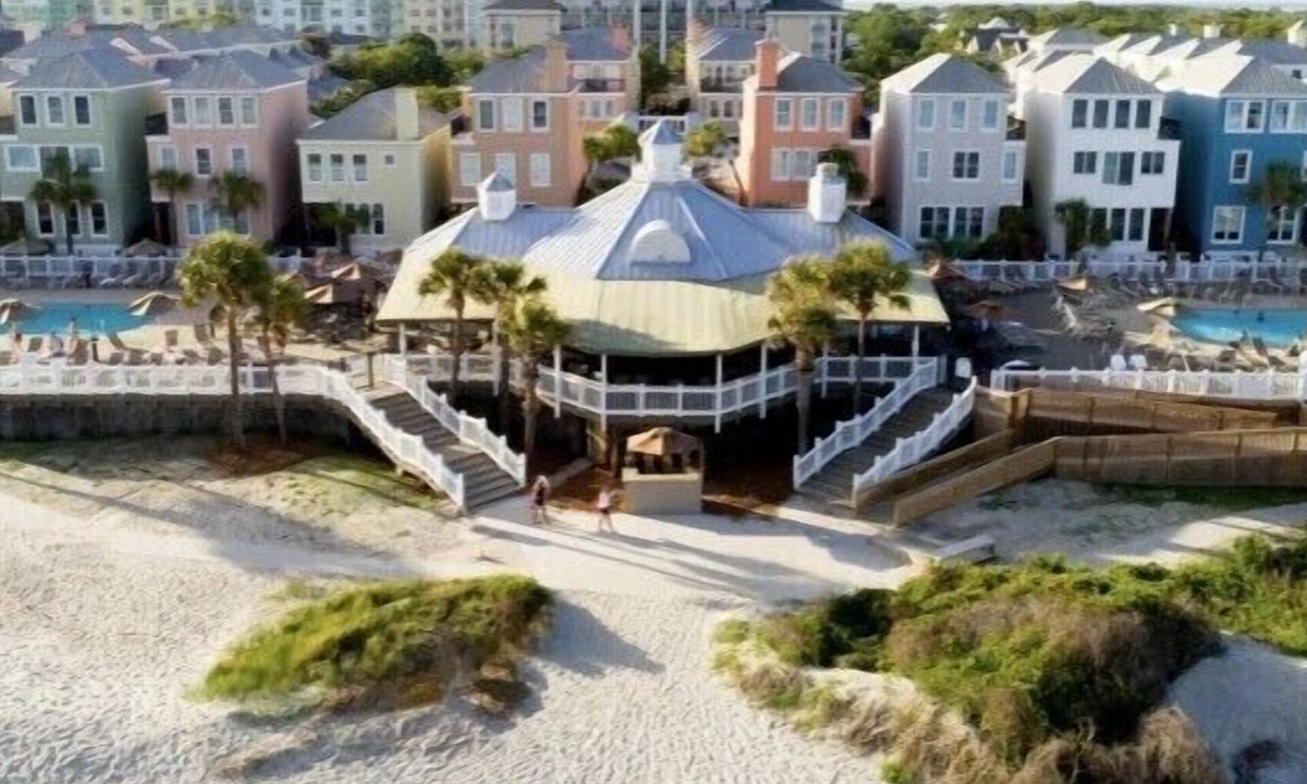 Isle of Palms Condo | Perfect 2 BEDROOM & 2 BATH- Across the street from the Ocean!