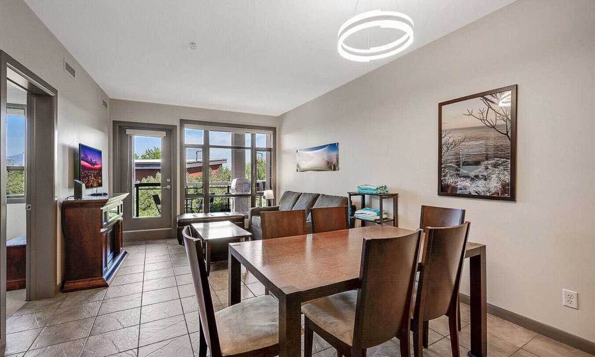 South Pandosy Apartment | Playa Del Sol Retreat 550 | Pool + Hot Tub |