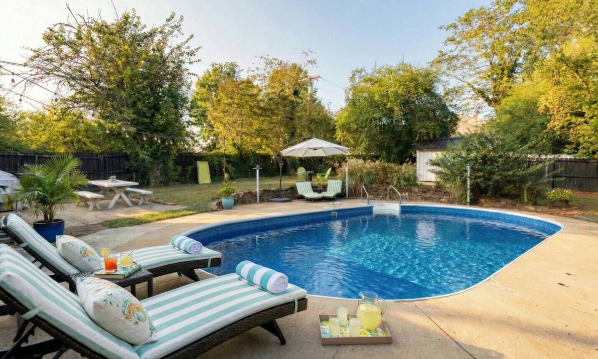 Lynchburg House | POOL + HOT TUB | Quaint Cottage in heart of LYH