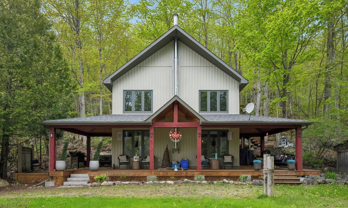 Colpoys Bay Cottage | Porchlights & Pines | Private | Waterfront Access