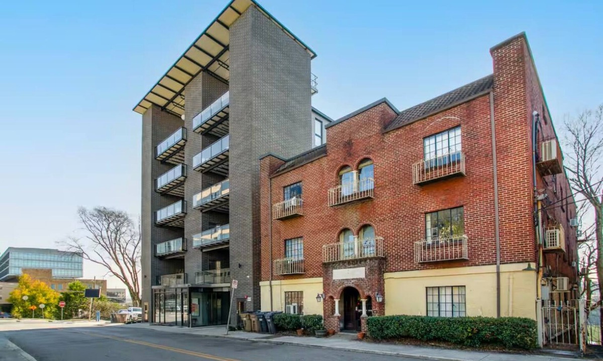 Downtown Knoxville Condo | Prime football location- condo walking distance from stadium