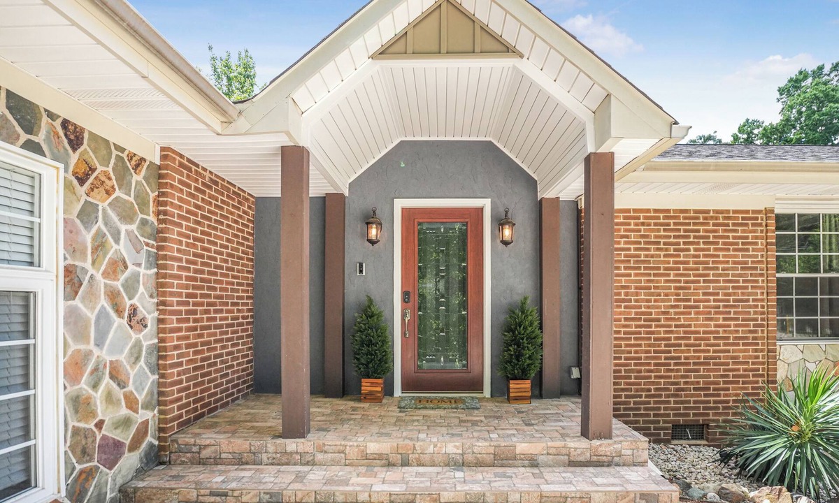 Mint Hill House | Private 5 BR Retreat, Pond, Kayaks & Gameroom