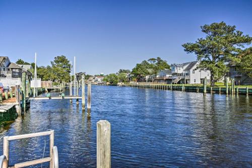 Colington Harbour House | Private Boat Dock: Fun OBX Family Getaway w/Deck