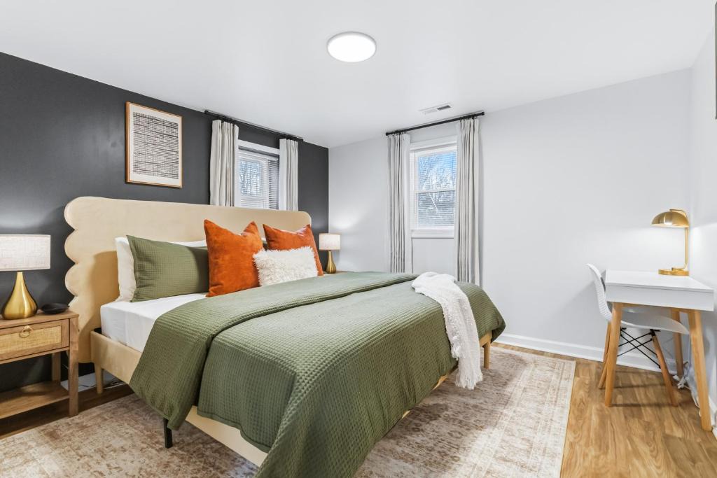 Dallas House | Private Double Room with Shared Bathroom