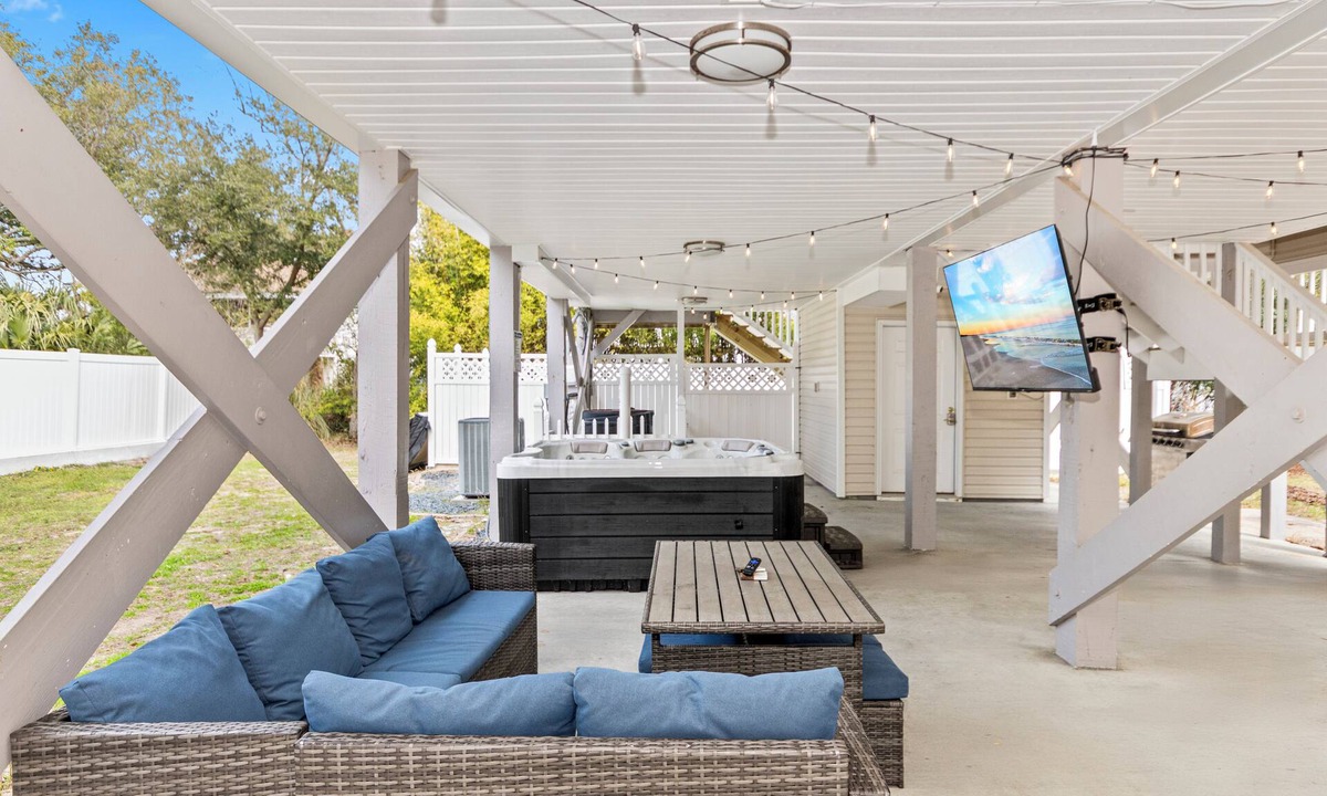 Surfside Beach House | Private Heated Pool, Hot Tub, 1-min Walk to Beach, Pet Friendly, King Bed
