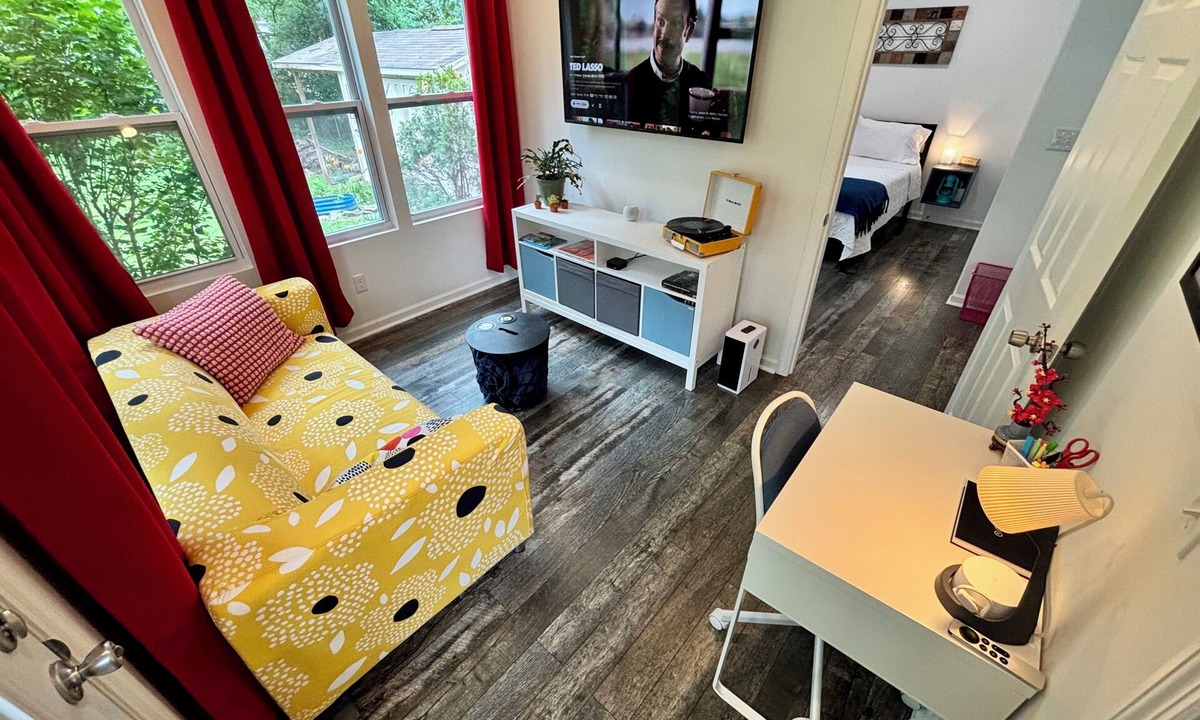 Inglewood Apartment | Private Nashville Guest Suite with Sunroom & Records - 1 Exit from Opryland