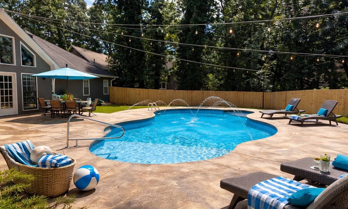 Conyers House | Private Pool Near Atlanta Furry Friends Welcome