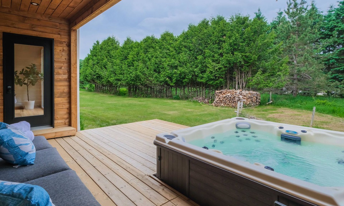 La Conception Ski Chalet | Promo St-Jean ! Farmhouse 6b+3Bath Spa+Train Nord Trail near Mont-Tremblant !