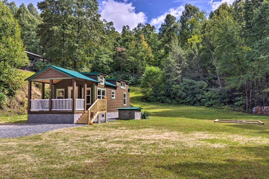 Brevard House | Quaint Mtn Cabin: Tiny Living Near Big Adventure
