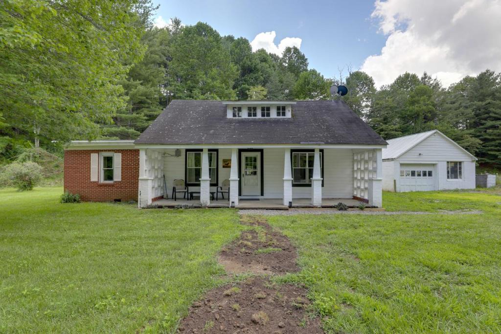 West Jefferson House | Quiet Blue Ridge Escape Near Hiking and Town