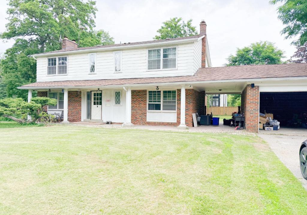 Thornhill House | Quiet Queen Bedroom near Steeles Bayview