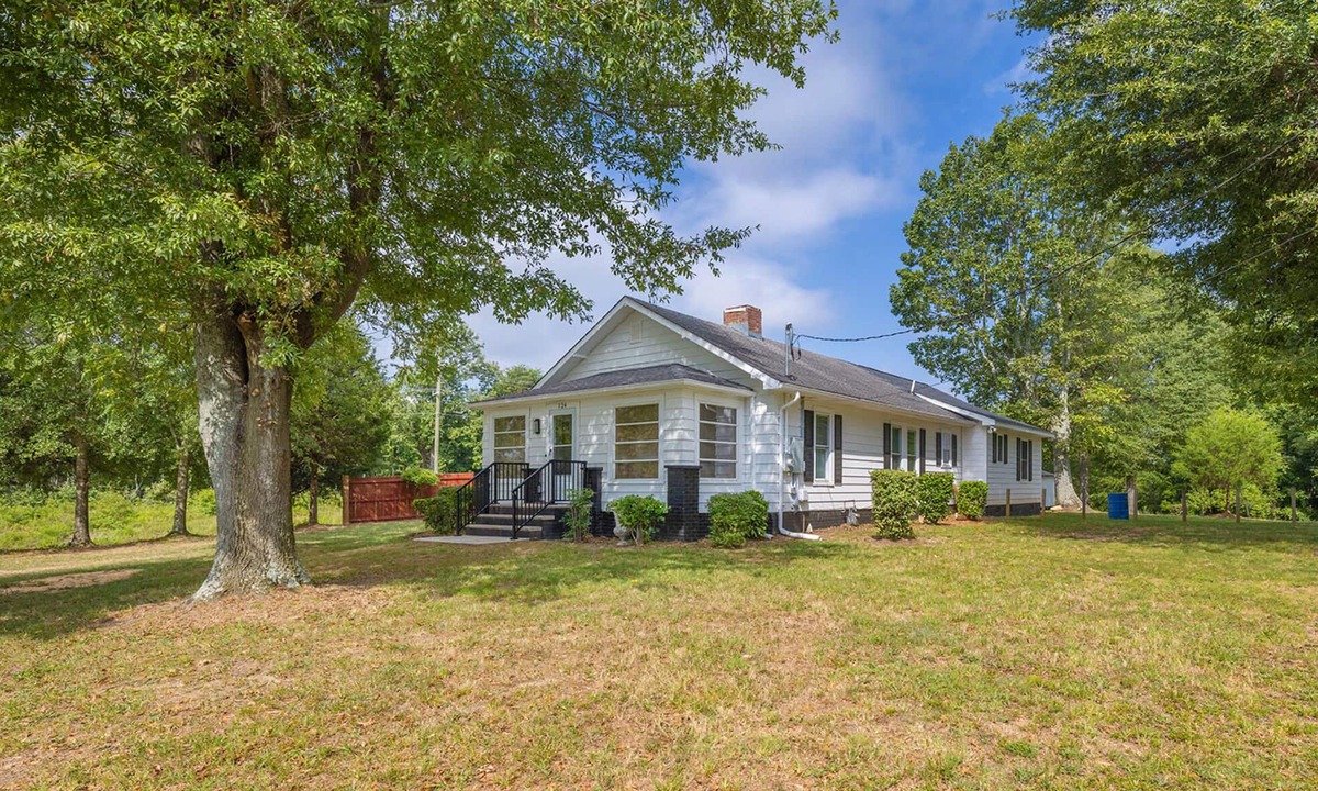 Kings Mountain House | Quiet Stay | King Suite | Fast WiFi | Near Casino