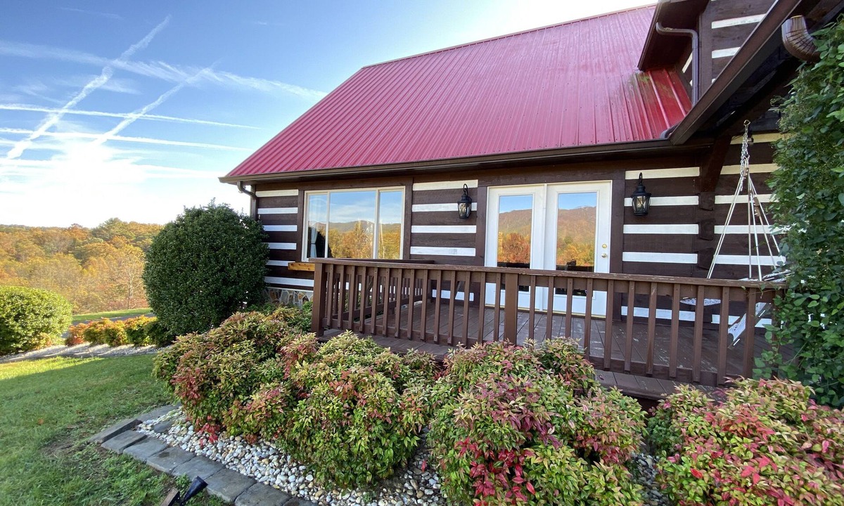 Mount Airy Cabin | Red-Roof Cabin Suite with Hot Tub & Blue Ridge Views!