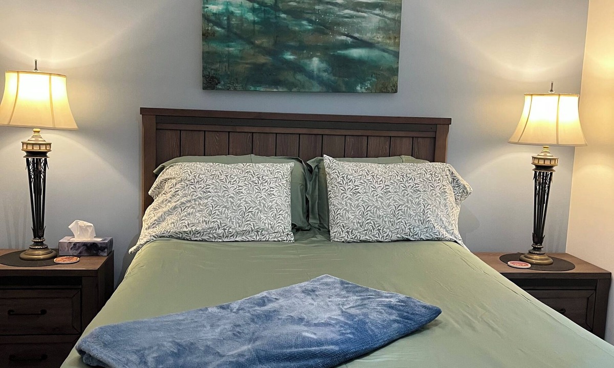 Chilliwack House | Relax at Green Jade where you will feel at home near lakes and hiking trails